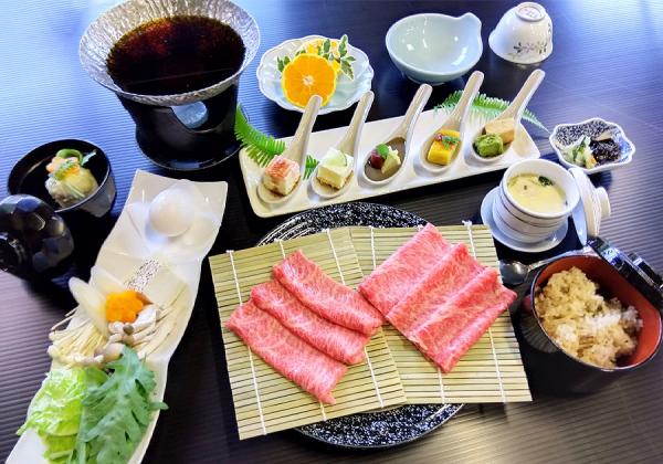 松浦鉄道お花見列車と馬場の山桜と円応寺桜トンネルと佐賀牛vs伊万里牛食べ比べ3